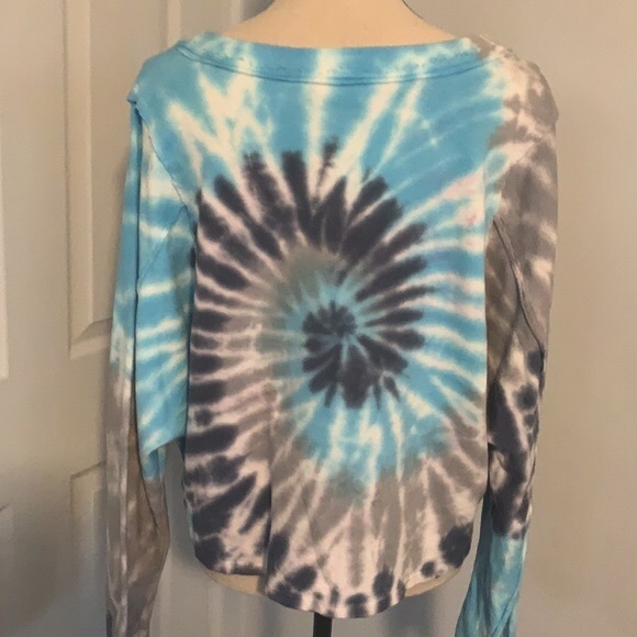 ❌DONATED❌Blue Gray Tie Dye Stressed Seam V-neck Oversized Top - Picture 9 of 12